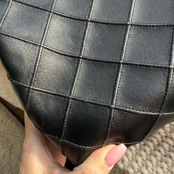 Tory Burch Fleming Black Shoulder Bag with Gold Chain - Picture 6 of 6